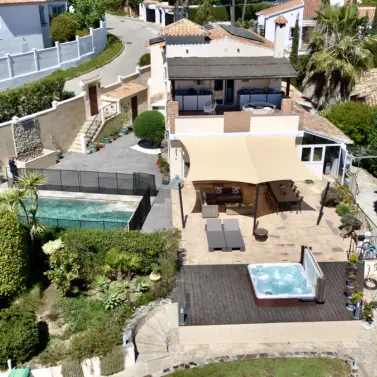 Продажа  отдельно стоящей виллы в Estepona