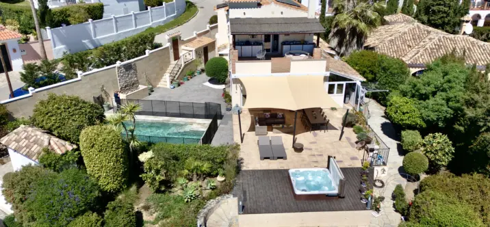 Продажа  отдельно стоящей виллы в Estepona 2