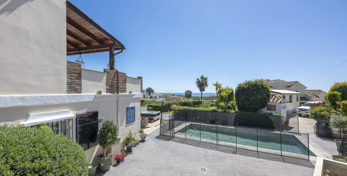 Продажа  отдельно стоящей виллы в Estepona 4