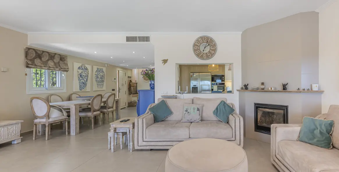 Продажа  отдельно стоящей виллы в Estepona 9