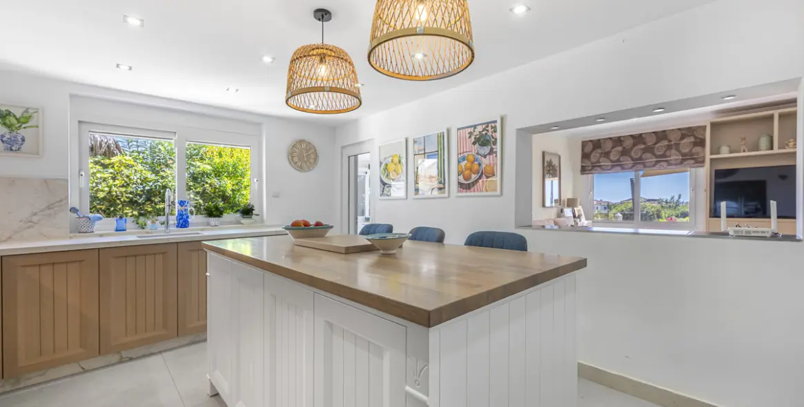 Продажа  отдельно стоящей виллы в Estepona 10