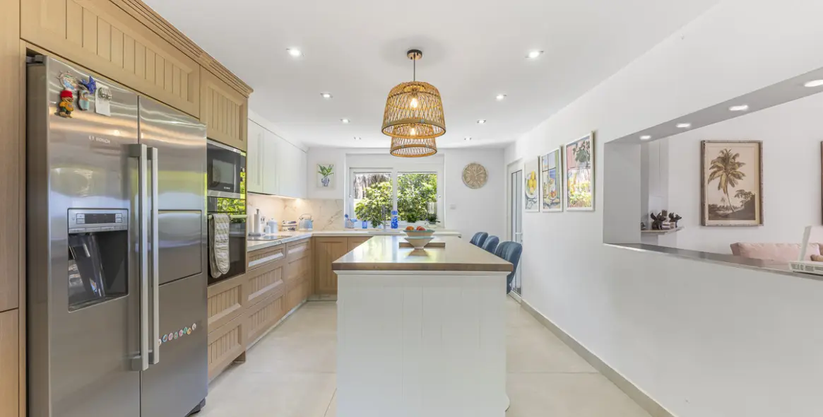 Продажа  отдельно стоящей виллы в Estepona 12