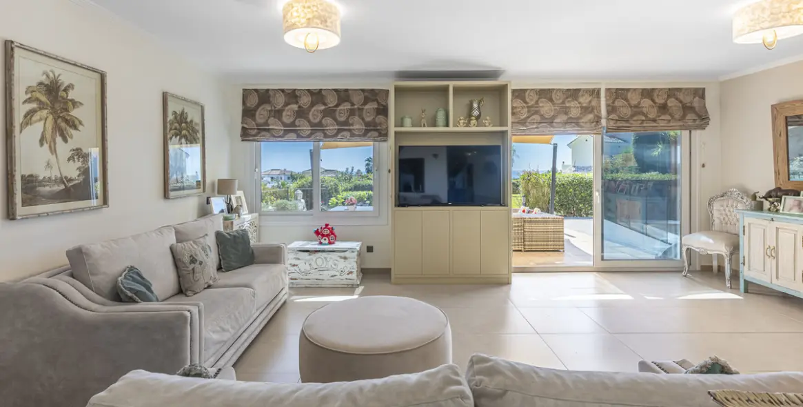 Продажа  отдельно стоящей виллы в Estepona 13