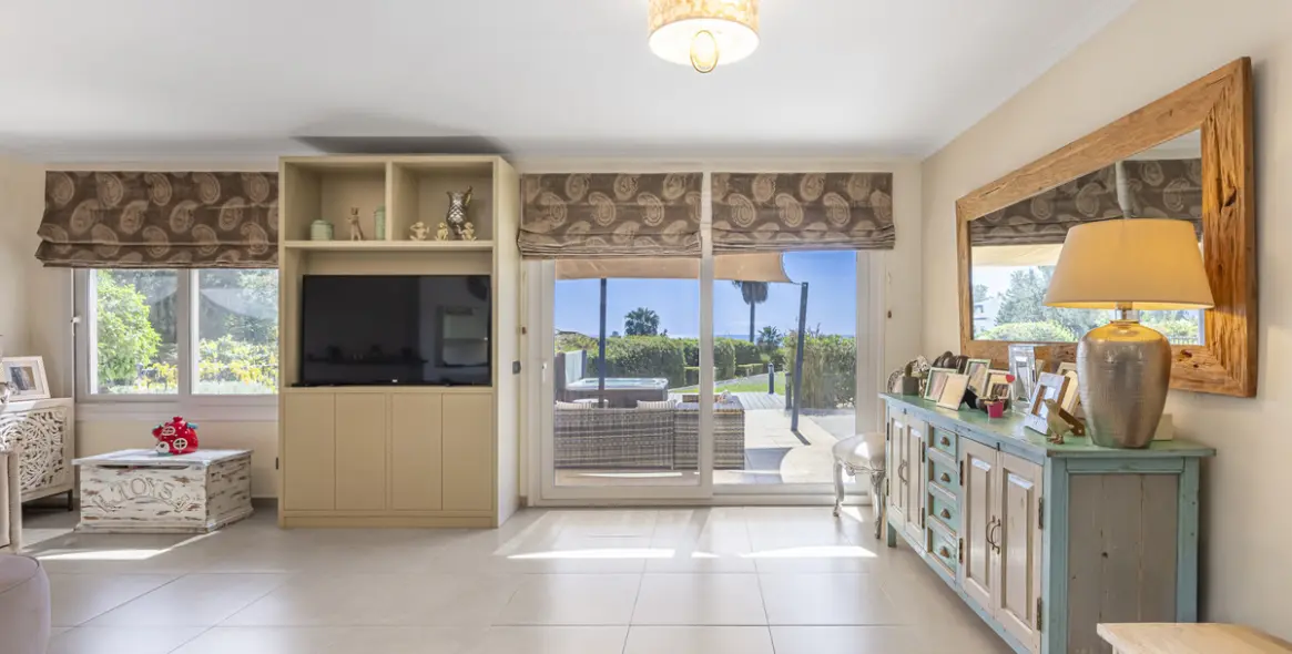 Продажа  отдельно стоящей виллы в Estepona 16