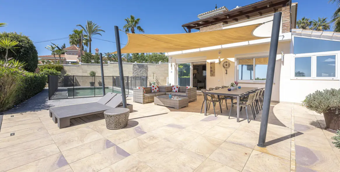 Продажа  отдельно стоящей виллы в Estepona 17