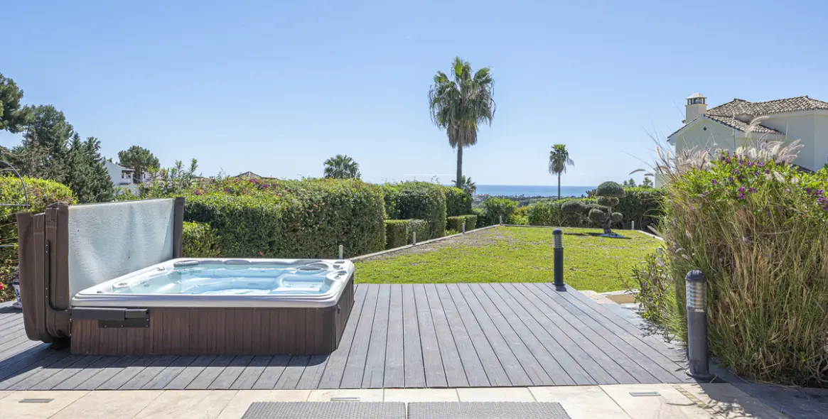 Продажа  отдельно стоящей виллы в Estepona 19