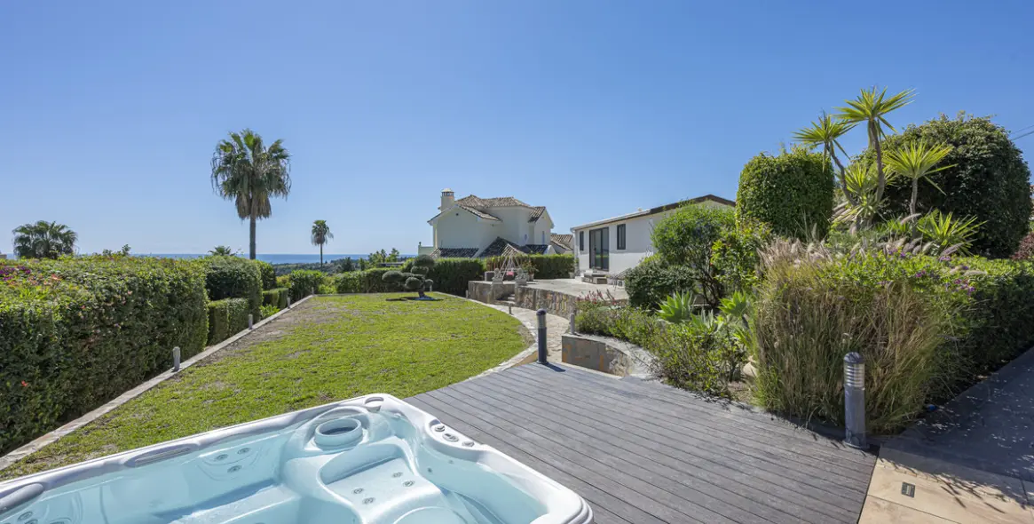 Продажа  отдельно стоящей виллы в Estepona 20