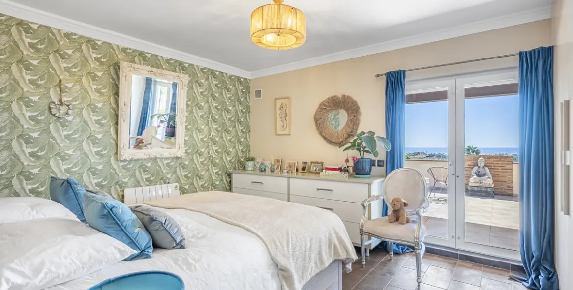 Продажа  отдельно стоящей виллы в Estepona 21