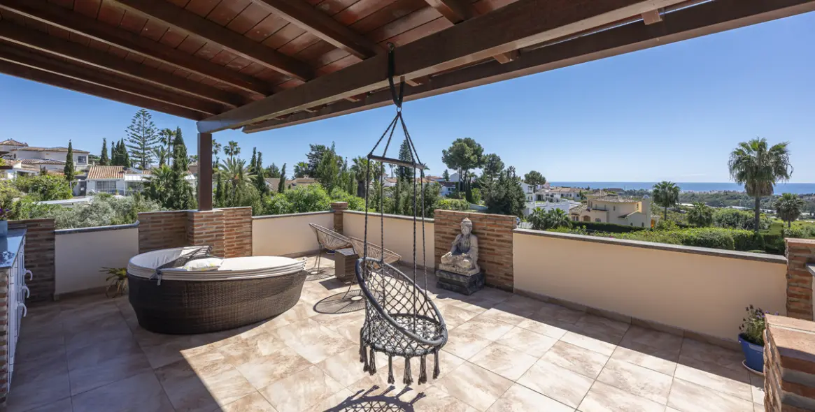 Продажа  отдельно стоящей виллы в Estepona 24