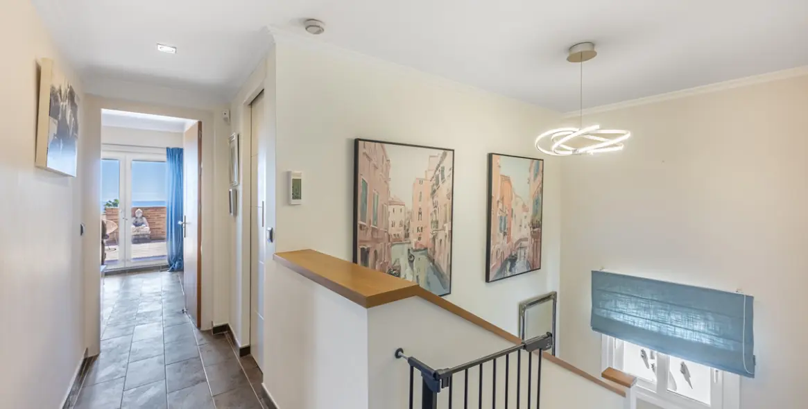 Продажа  отдельно стоящей виллы в Estepona 33