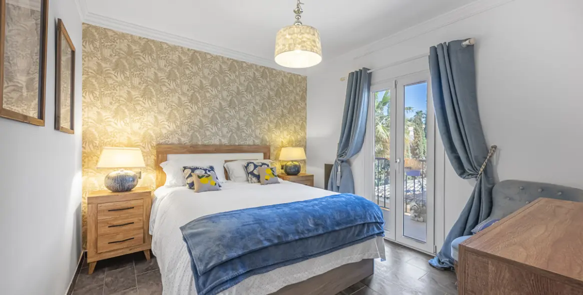 Продажа  отдельно стоящей виллы в Estepona 36