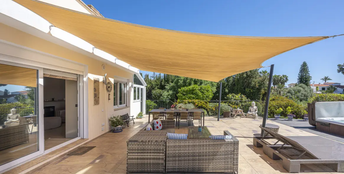 Продажа  отдельно стоящей виллы в Estepona 52