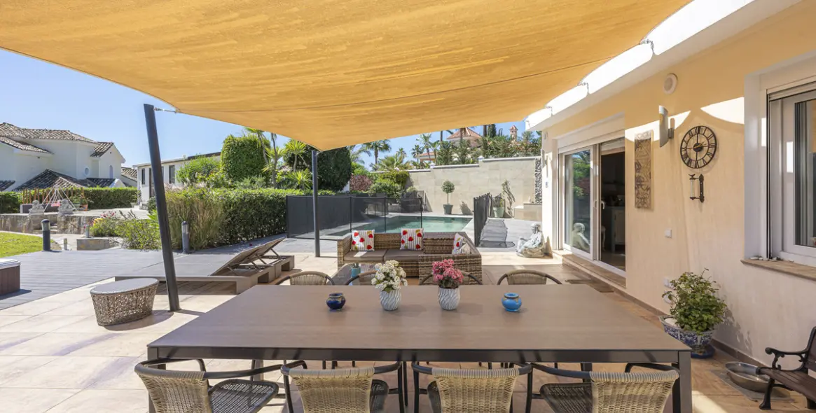 Продажа  отдельно стоящей виллы в Estepona 55