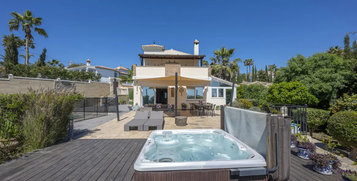 Продажа  отдельно стоящей виллы в Estepona 63