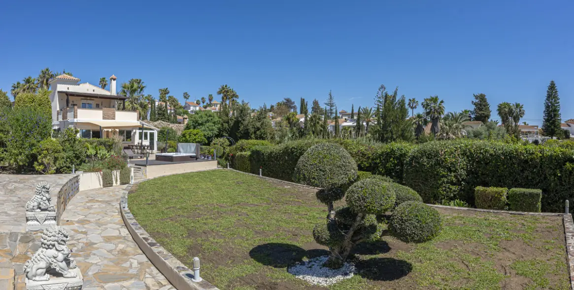 Продажа  отдельно стоящей виллы в Estepona 69