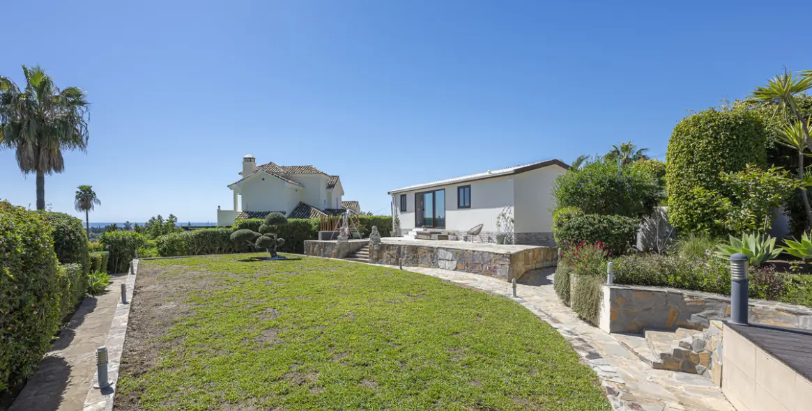 Продажа  отдельно стоящей виллы в Estepona 71