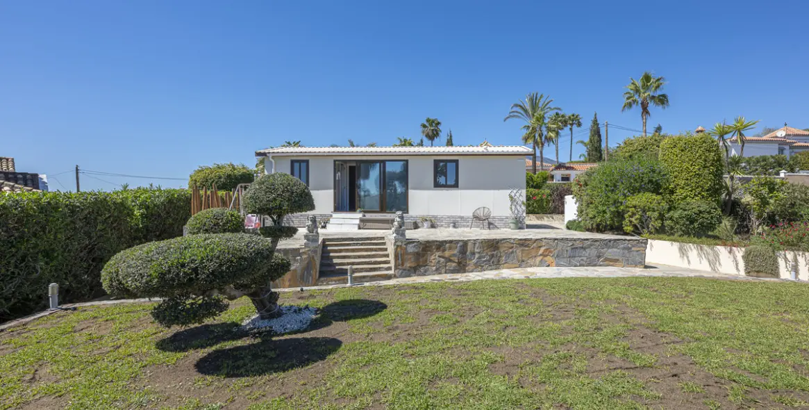 Продажа  отдельно стоящей виллы в Estepona 76