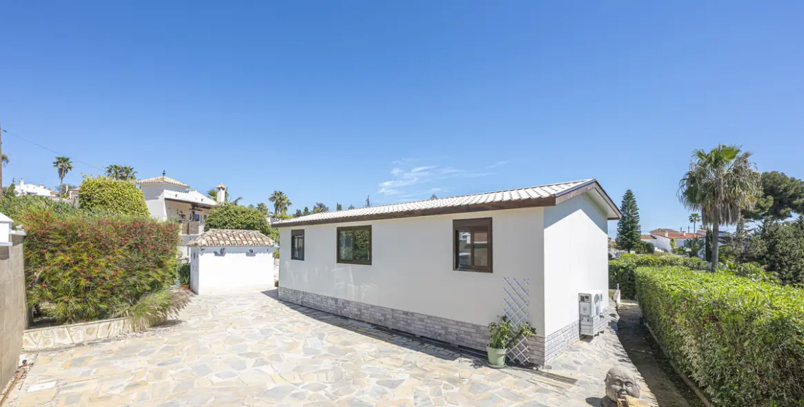 Продажа  отдельно стоящей виллы в Estepona 78