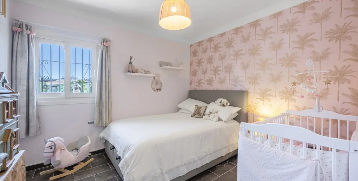 Продажа  отдельно стоящей виллы в Estepona 81