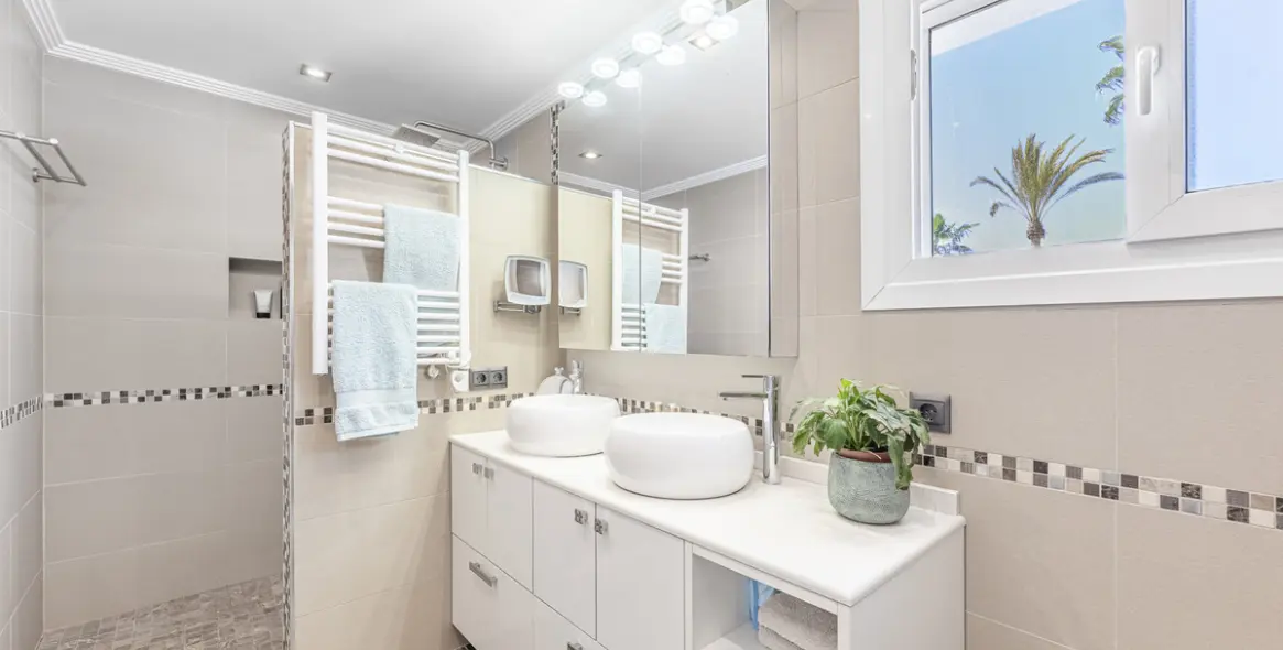 Продажа  отдельно стоящей виллы в Estepona 85