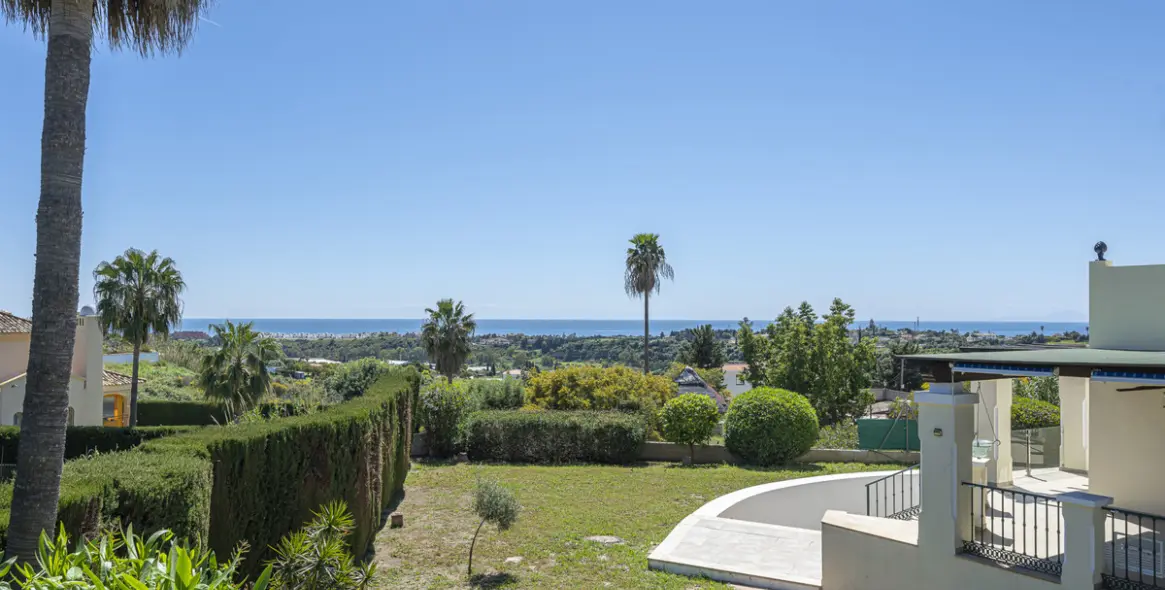 Продажа  отдельно стоящей виллы в Estepona 99