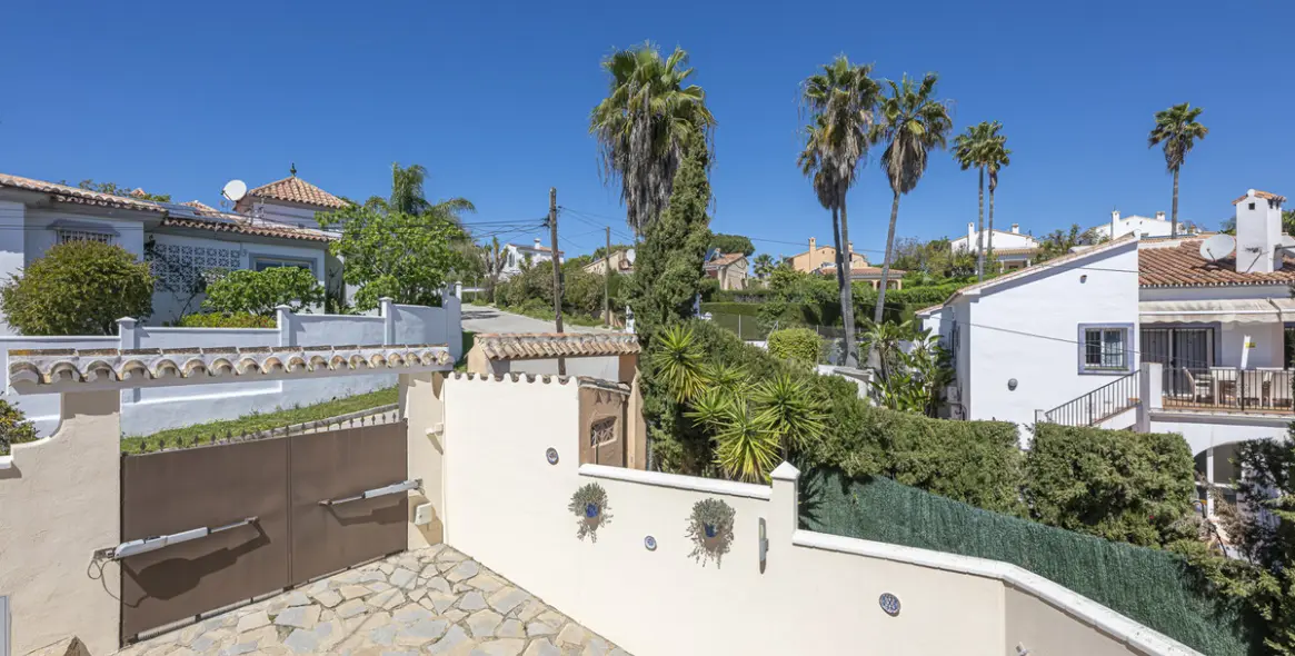 Продажа  отдельно стоящей виллы в Estepona 102