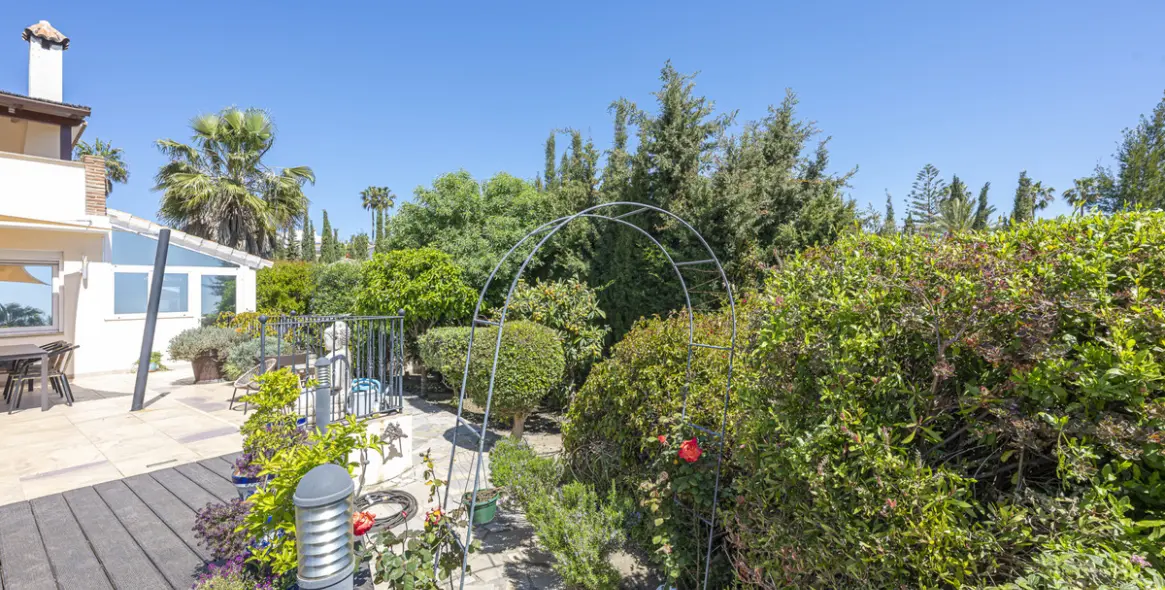 Продажа  отдельно стоящей виллы в Estepona 115