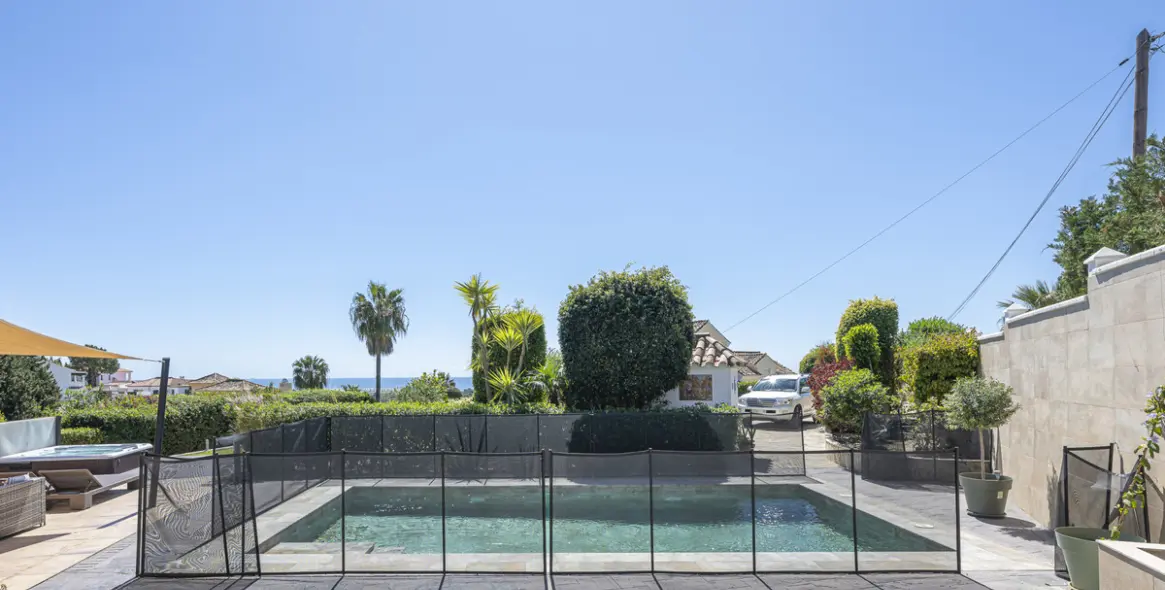 Продажа  отдельно стоящей виллы в Estepona 117