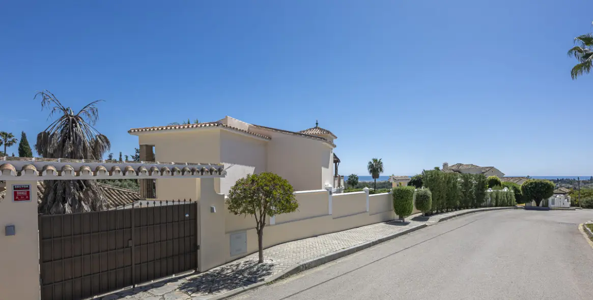 Продажа  отдельно стоящей виллы в Estepona 126