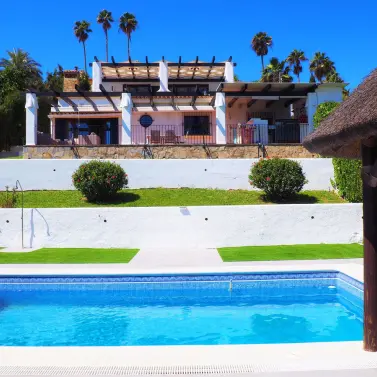 Продажа  отдельно стоящей виллы в Estepona