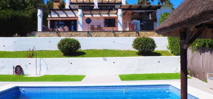 Продажа  отдельно стоящей виллы в Estepona 0