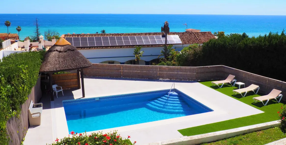 Продажа  отдельно стоящей виллы в Estepona 2