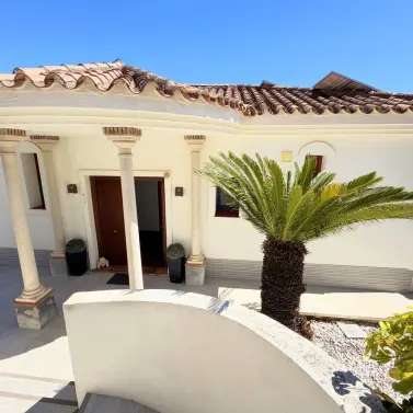 Продажа  отдельно стоящей виллы в Estepona