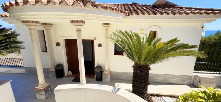 Продажа  отдельно стоящей виллы в Estepona 3