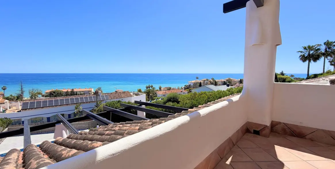 Продажа  отдельно стоящей виллы в Estepona 13