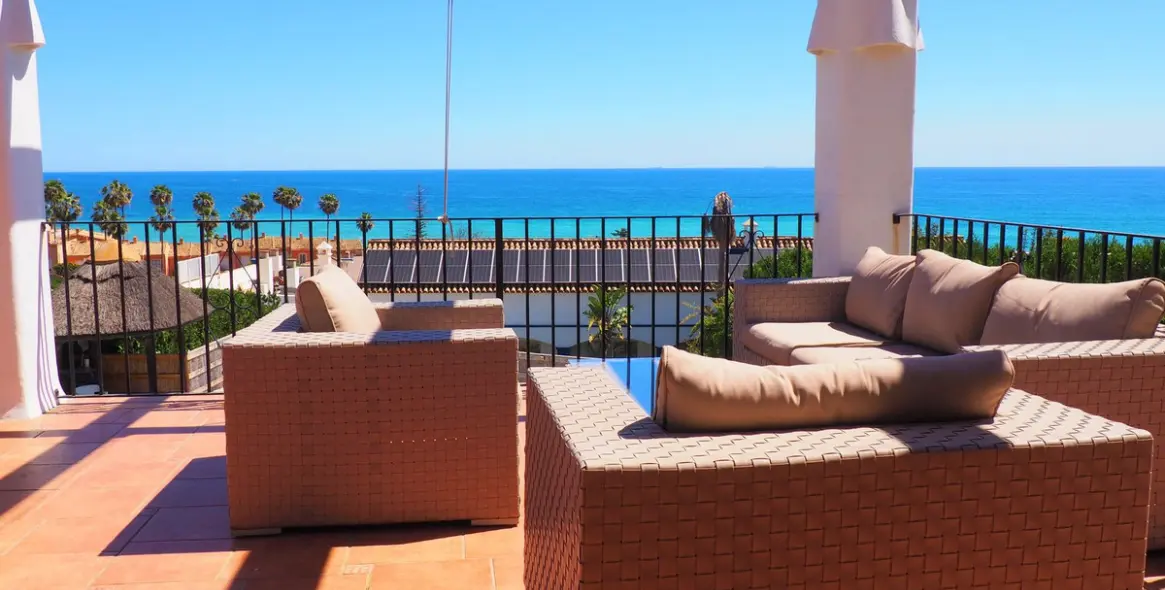 Продажа  отдельно стоящей виллы в Estepona 15