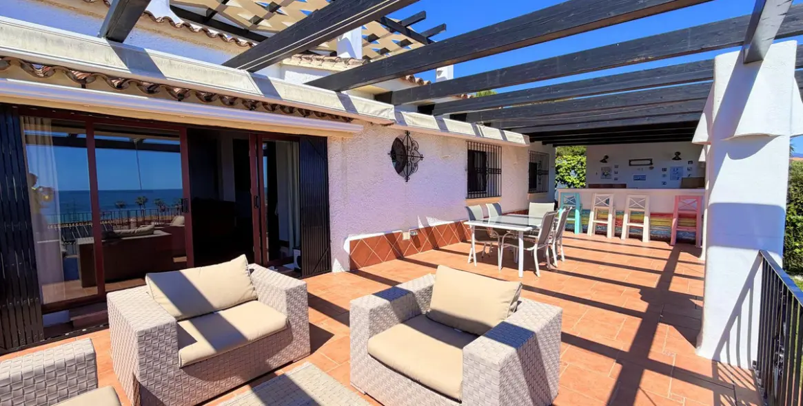 Продажа  отдельно стоящей виллы в Estepona 17