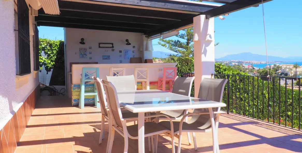 Продажа  отдельно стоящей виллы в Estepona 18