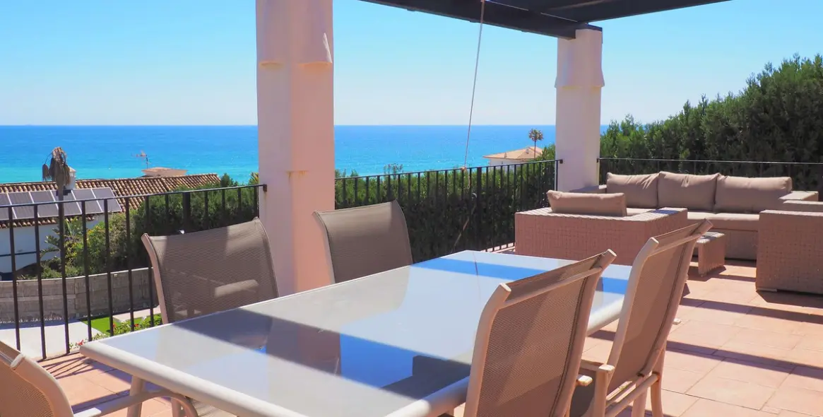 Продажа  отдельно стоящей виллы в Estepona 20