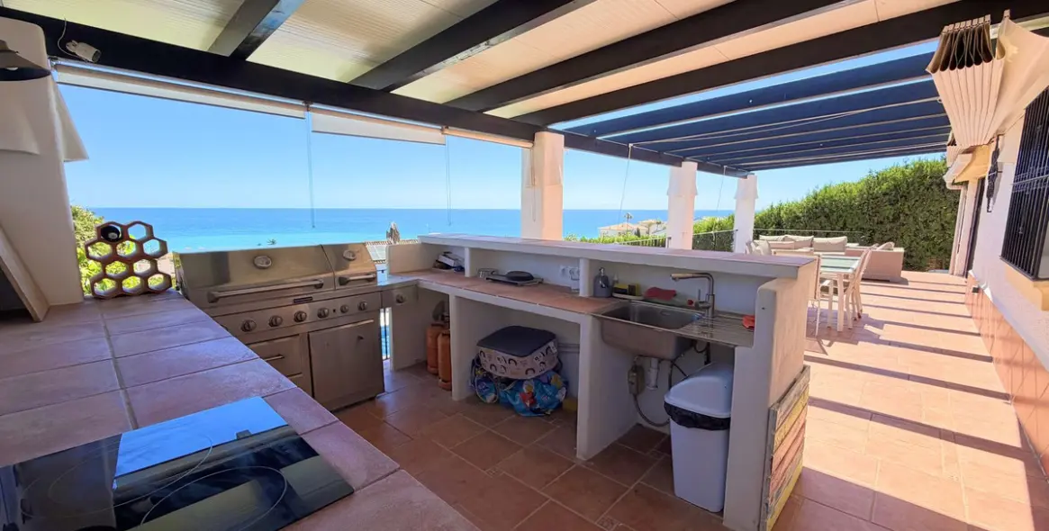 Продажа  отдельно стоящей виллы в Estepona 22