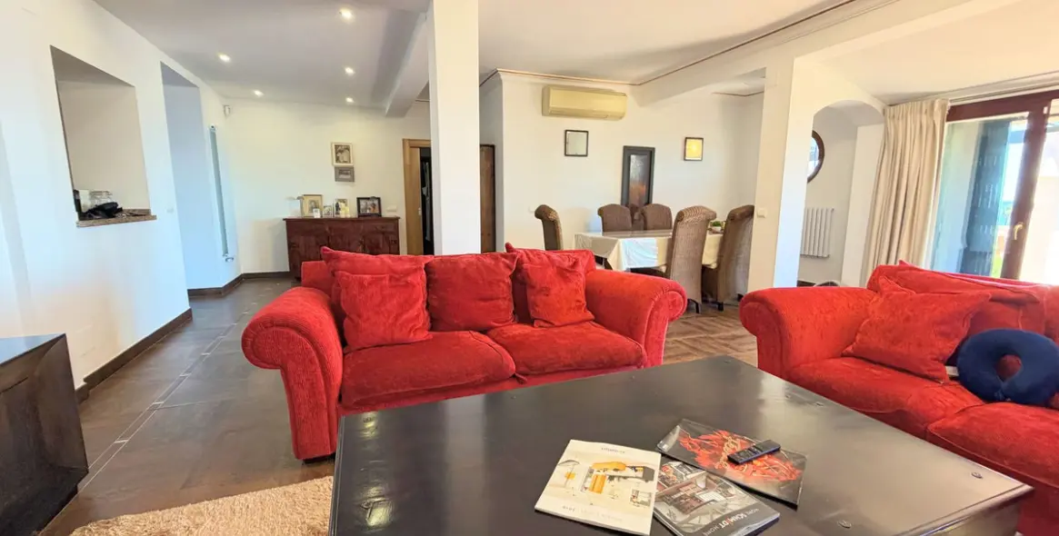 Продажа  отдельно стоящей виллы в Estepona 24