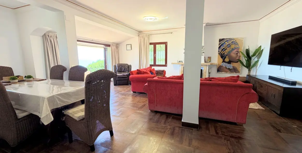 Продажа  отдельно стоящей виллы в Estepona 25