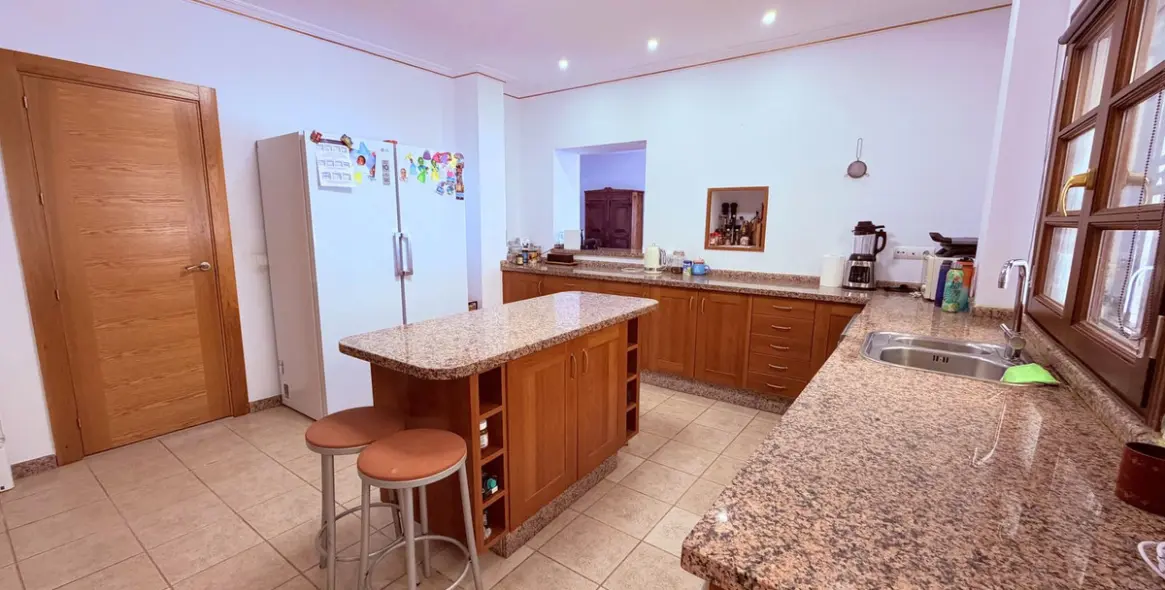 Продажа  отдельно стоящей виллы в Estepona 34