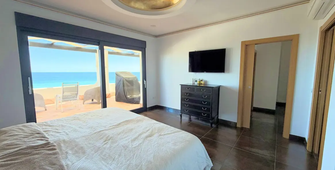 Продажа  отдельно стоящей виллы в Estepona 36