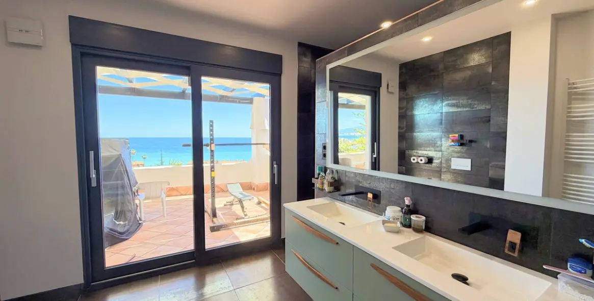 Продажа  отдельно стоящей виллы в Estepona 41