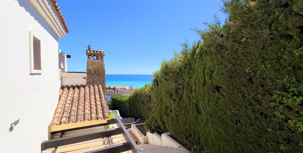 Продажа  отдельно стоящей виллы в Estepona 65