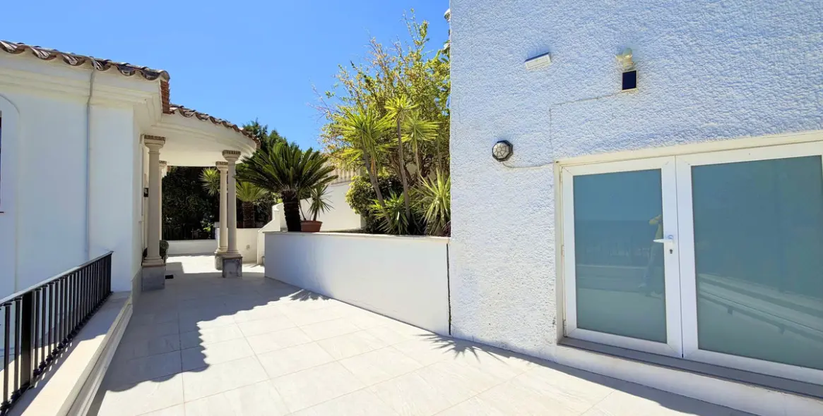 Продажа  отдельно стоящей виллы в Estepona 66