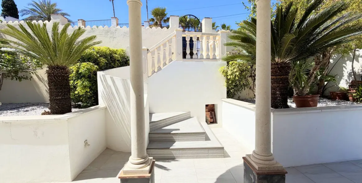 Продажа  отдельно стоящей виллы в Estepona 71