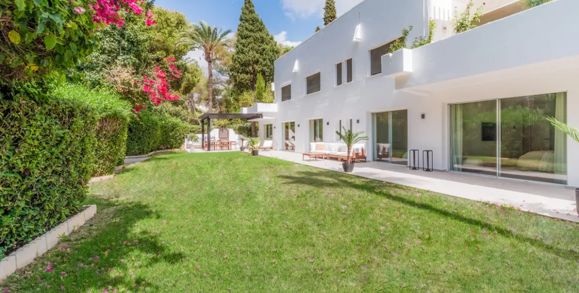 Продажа апартаментов на первом этаже в The Golden Mile 1