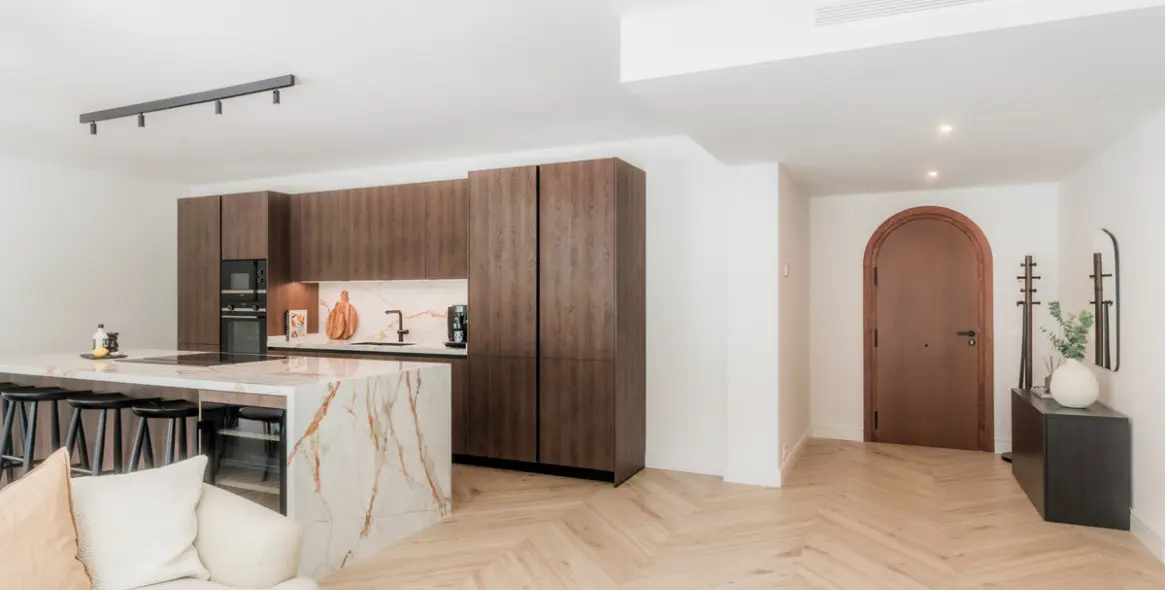 Продажа апартаментов на первом этаже в The Golden Mile 6